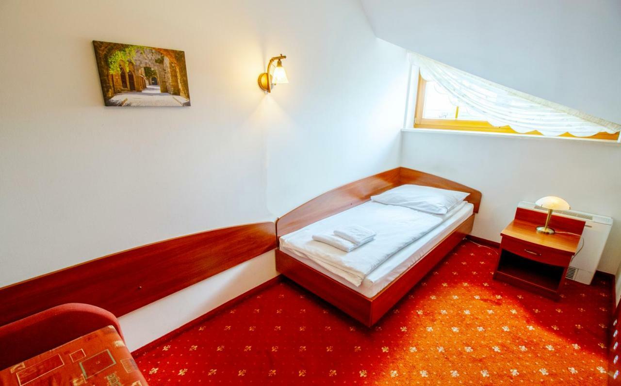 Hotel Stary Mlyn Kozieglowy  Exterior photo